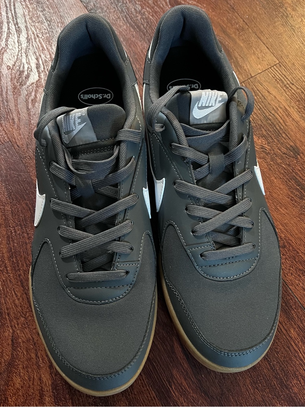 Nike Men’s Dark Gray Low-Top Sneakers with White Swoosh
